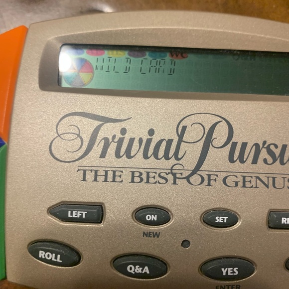 Tested & Works......Trivial Pursuit Electronic Hand-Held Game: The Best of Genus - Picture 4 of 8